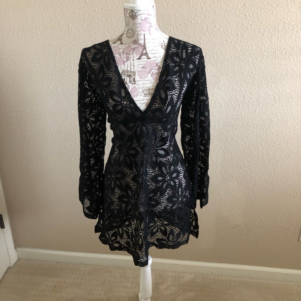 Elegant Black Lace J Valdi swim coverup line new Medium
